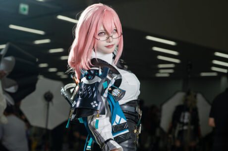 冷艳与专业的完美结合：Sabi錆倾情演绎绝区零月城柳COS