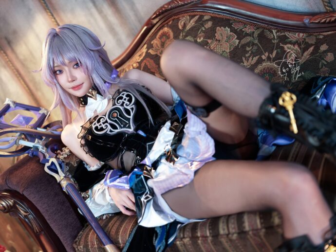 天才的从容完美复刻：Machi馬吉COS星穹铁道黑塔独特气质