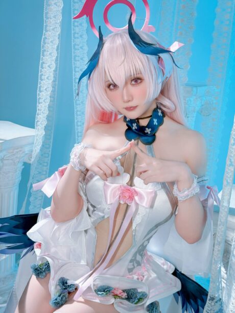 反差感的完美体现：星之迟迟高还原度COS下江小春之魅力