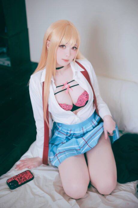 一眼心动!霜月shimo喜多川海梦cos自信与活力的完美具象化 一眼心动!霜月shimo喜多川海梦cos自信与活力的完美具象化