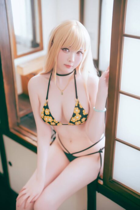 一眼心动!霜月shimo喜多川海梦cos自信与活力的完美具象化 一眼心动!霜月shimo喜多川海梦cos自信与活力的完美具象化