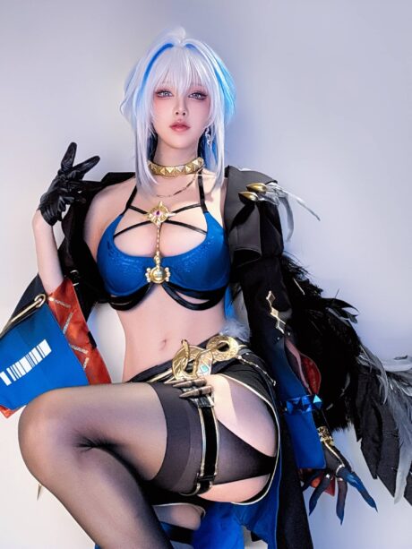 狩猎的优雅：水淼aquaCOS嘉贝莉娜的视觉盛宴与角色灵魂