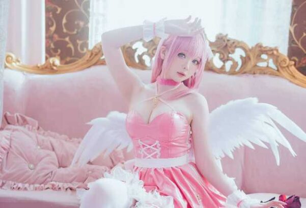 霜月shimo甜心天使COS：粉色温柔编织触手可及的治愈童话