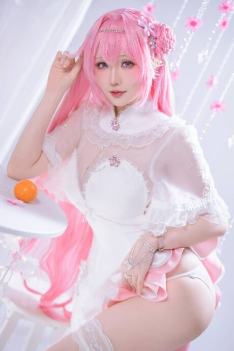 在温柔中暗潮汹涌：星之迟迟桃乐丝cos内心世界与外在魅力