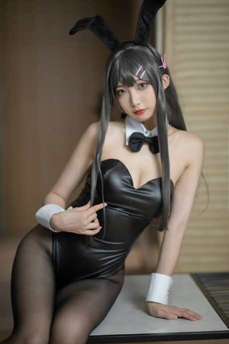 探索青春之美：封疆疆v樱岛麻衣COS兔女郎演绎得淋漓尽致