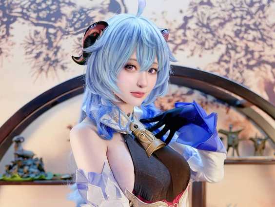 Machi馬吉甘雨COS:原神静谧光影间尽显千年契约的温柔