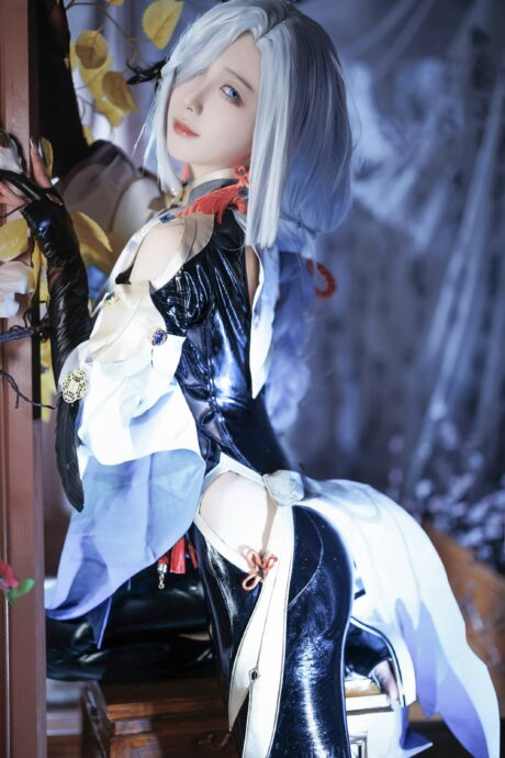 仙气缭绕与东方幻想：封疆疆vCOS演绎原神申鹤的至臻风采