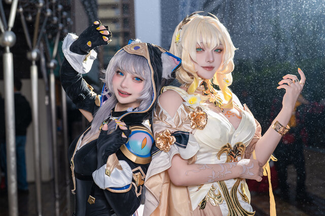在雨幕中绽放：池袋万圣节Cosplay节的阿格莱雅与赛飞儿