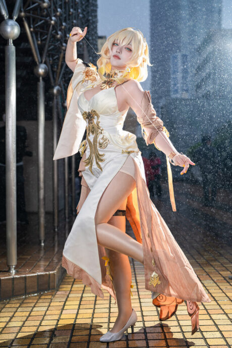 在雨幕中绽放：池袋万圣节Cosplay节的阿格莱雅与赛飞儿