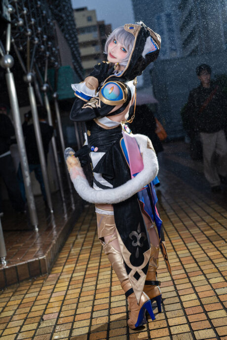 在雨幕中绽放：池袋万圣节Cosplay节的阿格莱雅与赛飞儿