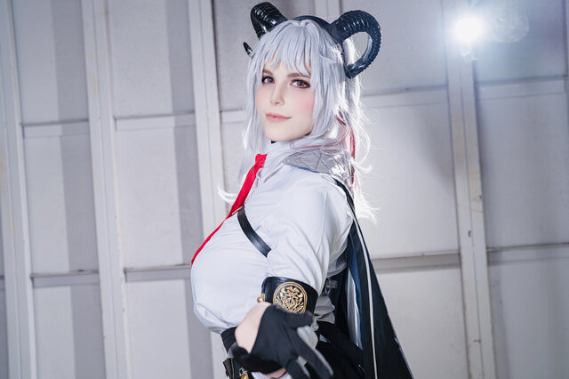 力量与魅力：Netochka鸣潮赞妮COS在池袋万圣节掀起热潮