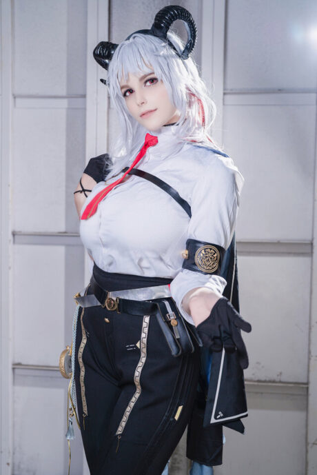 力量与魅力：Netochka鸣潮赞妮COS在池袋万圣节掀起热潮