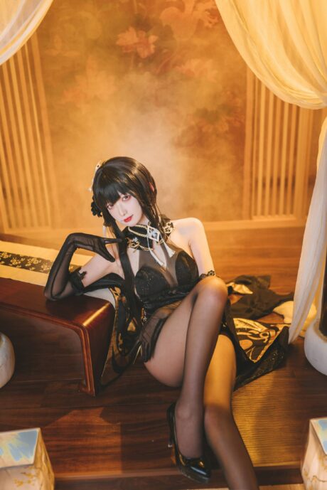 封疆疆v镇海旗袍COS:碧蓝航线舰娘的东方韵味与性感魅力 封疆疆v镇海旗袍COS:碧蓝航线舰娘的东方韵味与性感魅力