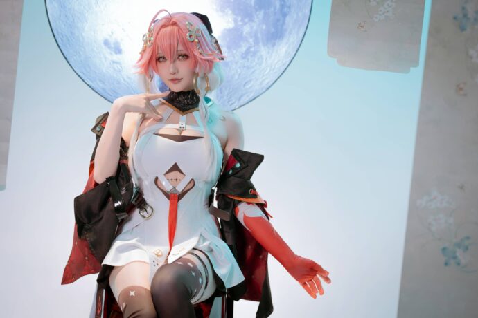 星之迟迟长离COS:在红黑渐变中传递策略与力量的双重美丽 星之迟迟长离COS:在红黑渐变中传递策略与力量的双重美丽