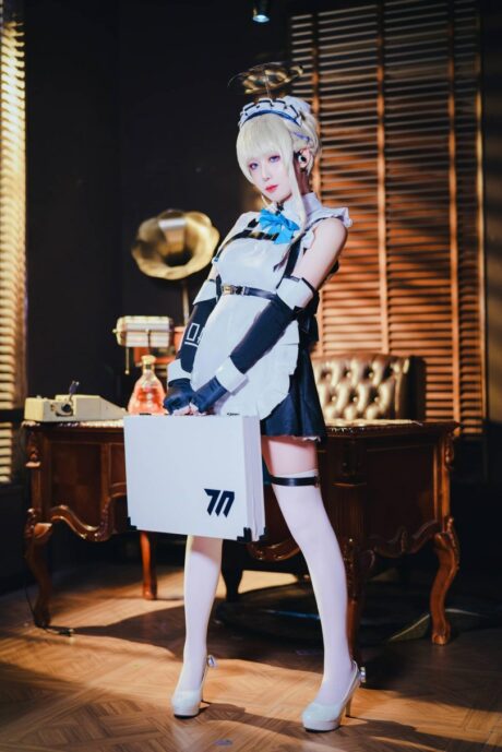 封疆疆v飞鸟马时COS：冷感科技细节完美还原蔚蓝档案特工