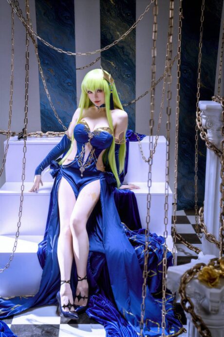 绝美与深邃的碰撞：星之迟迟的高质量COS展现C.C.独特魅力