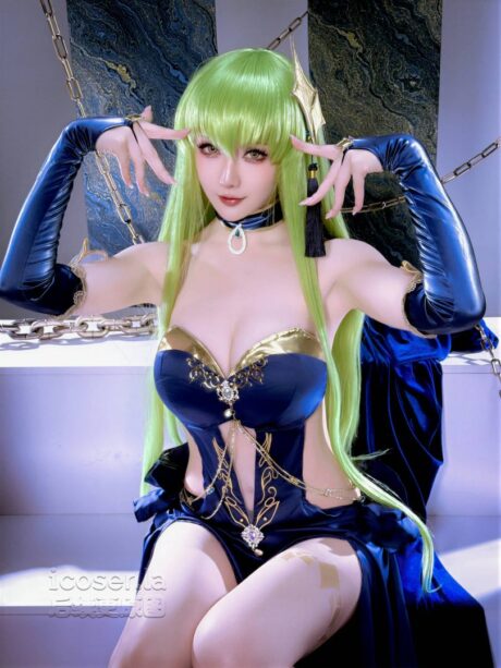 绝美与深邃的碰撞：星之迟迟的高质量COS展现C.C.独特魅力