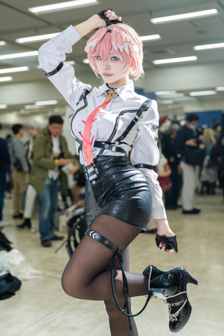 池袋万圣Cosplay节：青野悠悠鹰岭露依cos跨越时空偶像魅力