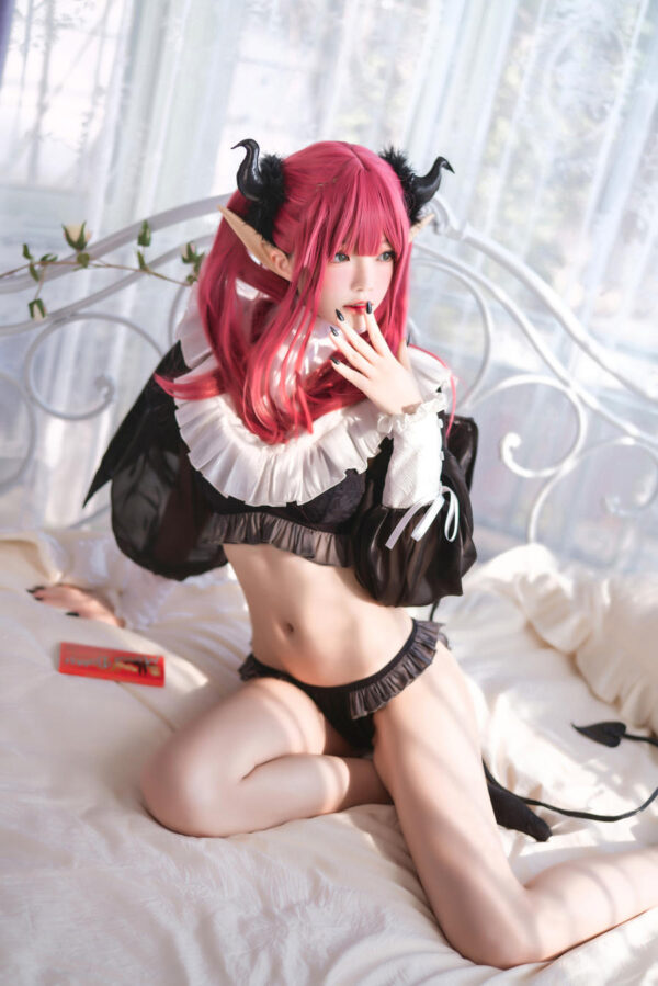 桜桃喵魅魔喜多川海梦COS解析｜梦幻光影中的角色魅力表达