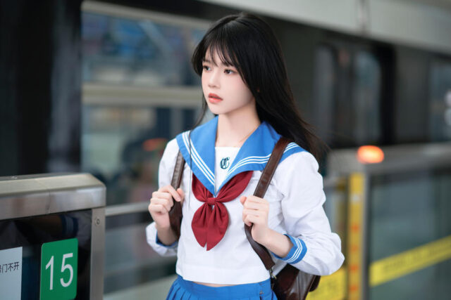 地铁空间里的青春叙事|桜桃喵地铁JK制服COS氛围感赏析 地铁空间里的青春叙事|桜桃喵地铁JK制服COS氛围感赏析