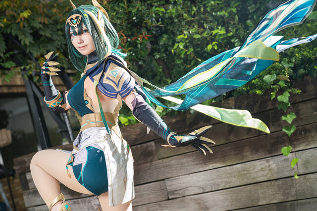 《原神》绿影流光之间：Meru月城COS奈芙尔的优雅战斗气质