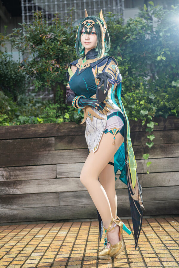 《原神》绿影流光之间：Meru月城COS奈芙尔的优雅战斗气质