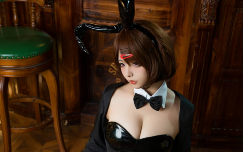 冷感兔女郎的营业时刻:yuuhui玉汇COS樋口円香的克制张力