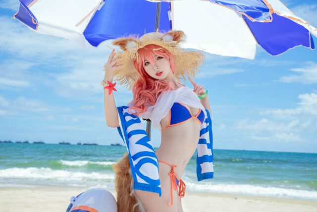 FGO海风下的贤妻狐:yuuhui玉汇COS泳装玉藻前的夏日魅力