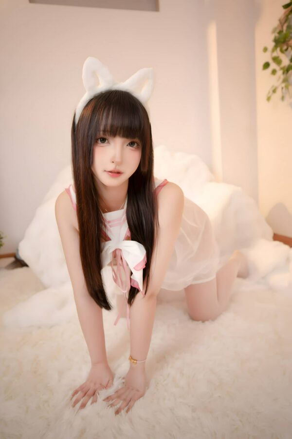 猫耳轻纱下的自信气场:神楽坂真冬JK白猫公主COS作品赏析 猫耳轻纱下的自信气场:神楽坂真冬JK白猫公主COS作品赏析