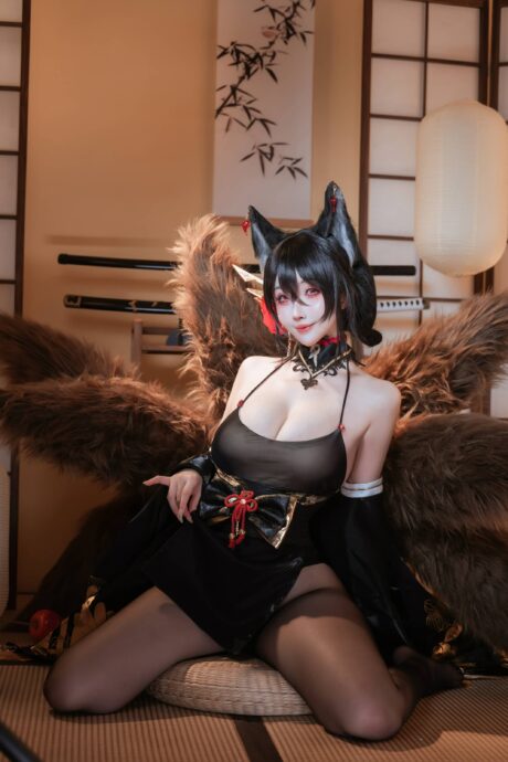 优雅与压迫感并存:rioko凉凉子碧蓝航线近江COS专业赏析 优雅与压迫感并存:rioko凉凉子碧蓝航线近江COS专业赏析