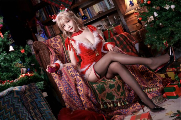 圣诞夜的麋鹿童话:抱走莫子aCOS用红白造型点亮冬夜浪漫 圣诞夜的麋鹿童话:抱走莫子aCOS用红白造型点亮冬夜浪漫