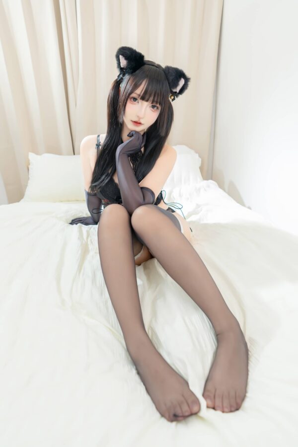 神楽坂真冬黑猫诱惑COS赏析:完美演绎猫系气质与丝袜线条 神楽坂真冬黑猫诱惑COS赏析:完美演绎猫系气质与丝袜线条