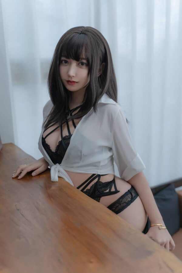 过期米线线喵OL女郎COS赏析:自信优雅与女性魅力的呈现 过期米线线喵OL女郎COS赏析:自信优雅与女性魅力的呈现