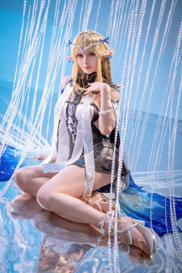 光影与姿态下的美学：星之迟迟cso演绎卡提希娅的优雅与灵动