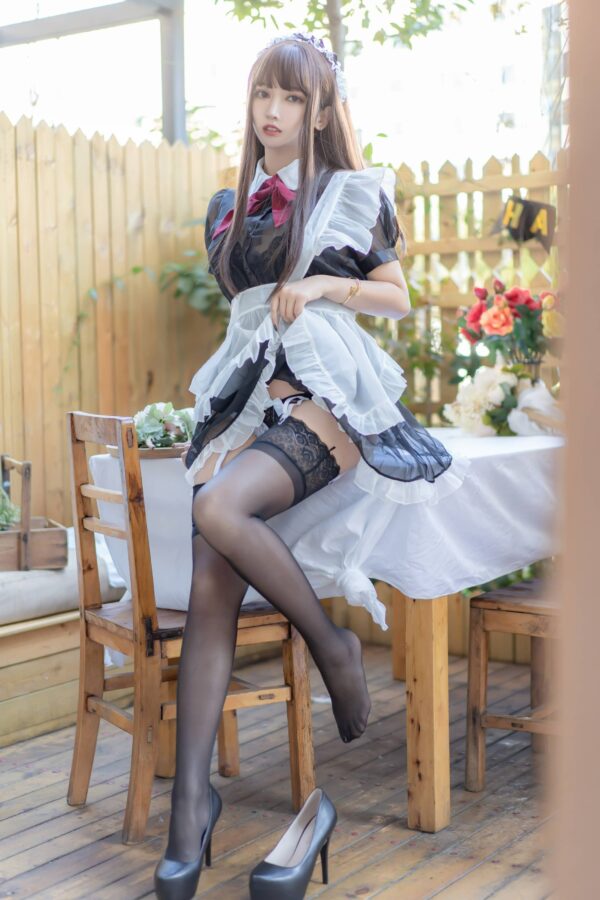 过期米线线喵透明女仆COS赏析：演绎优雅与性感的视觉盛宴