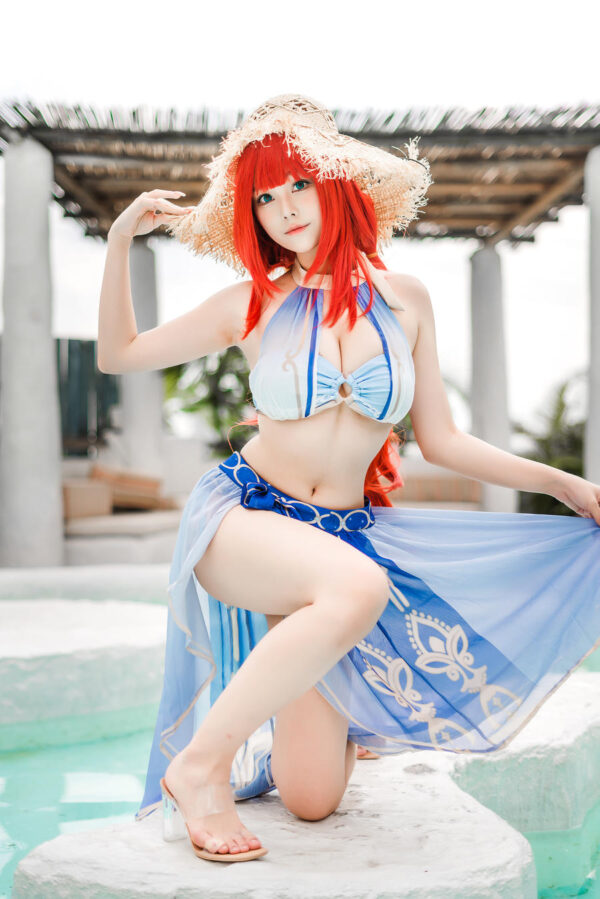 原神妮露泳装COS赏析：蜜汁猫裘演绎夏日轻盈的性感魅力