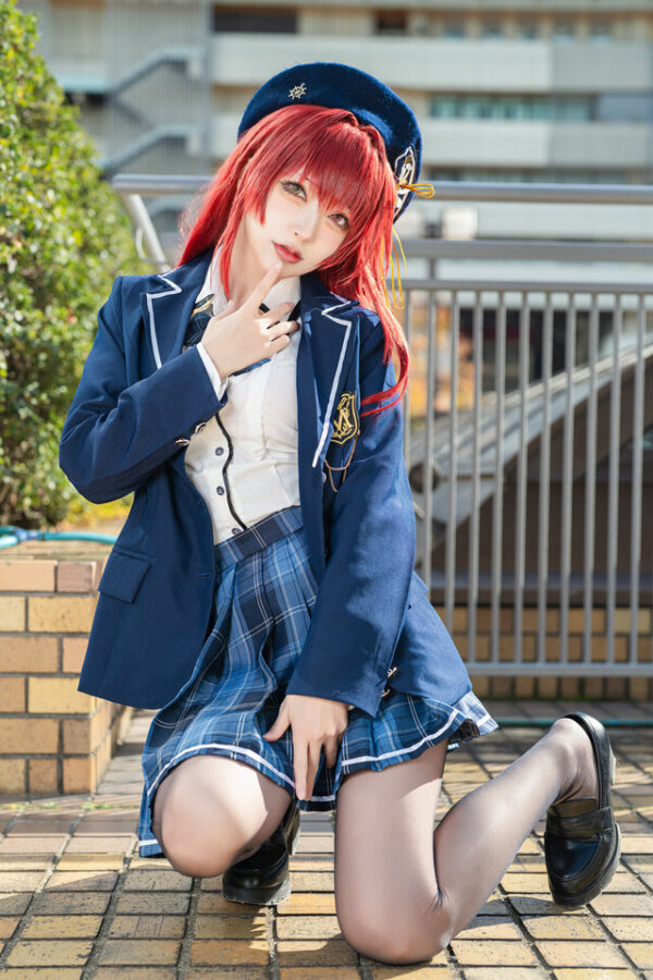 HoloLive宝钟玛琳COS：RihaAmase学院风造型惊艳池袋阳光城