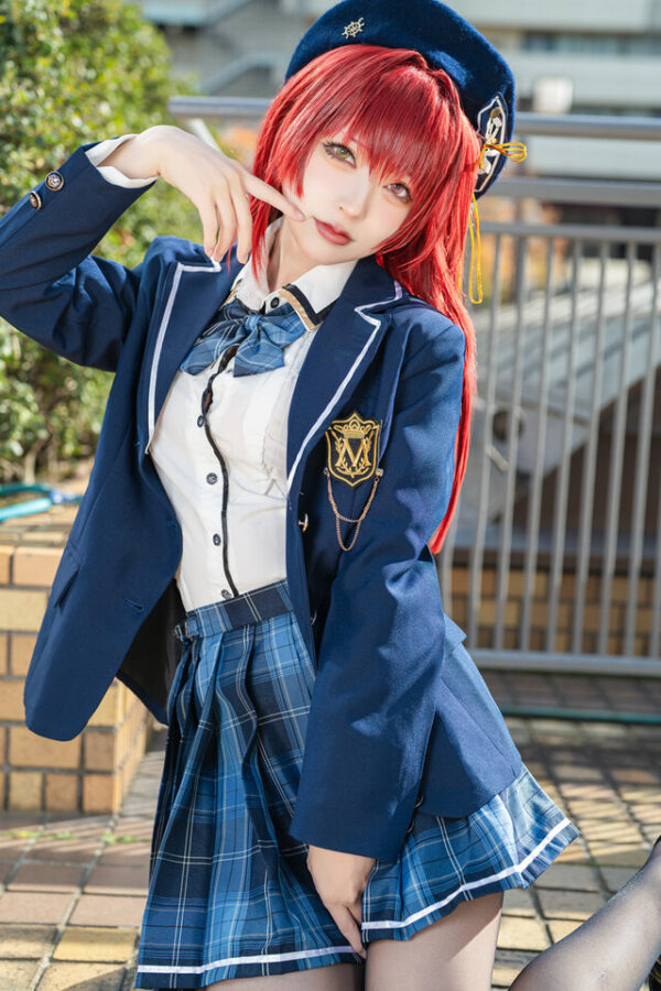 HoloLive宝钟玛琳COS：RihaAmase学院风造型惊艳池袋阳光城