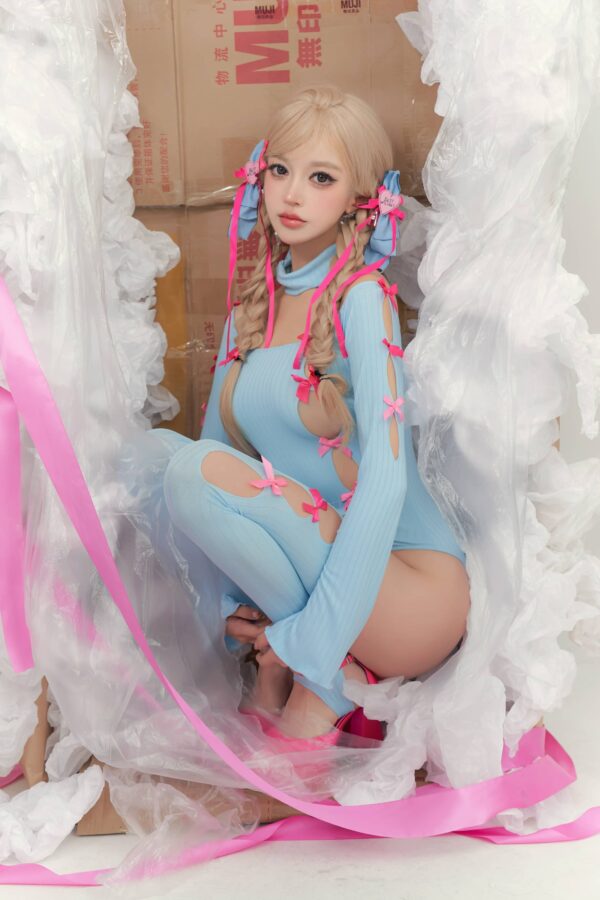 从收藏品到角色感：过期米线线喵COS异世界玩偶的脆弱之美