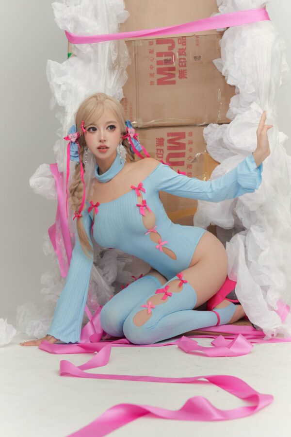 从收藏品到角色感：过期米线线喵COS异世界玩偶的脆弱之美