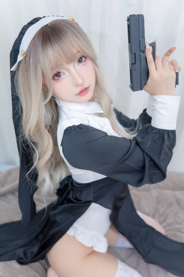 当修女拿起武器:神楽坂真冬战斗修女COS演绎优雅与危险 当修女拿起武器:神楽坂真冬战斗修女COS演绎优雅与危险