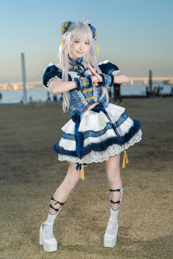 猫田Ashu亮相ANIMEK：蓝白中国风邂逅横滨海景的甜美瞬间