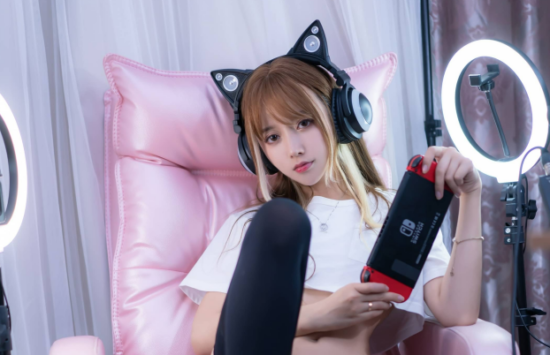 当电竞遇上猫系少女:过期米线线喵COS时尚感与角色塑造力