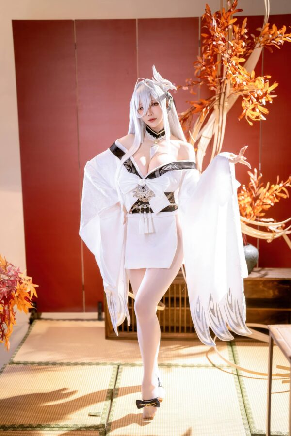 碧蓝航线白凤COS:星之迟迟如何用姿态与光影塑造角色气质 碧蓝航线白凤COS:星之迟迟如何用姿态与光影塑造角色气质