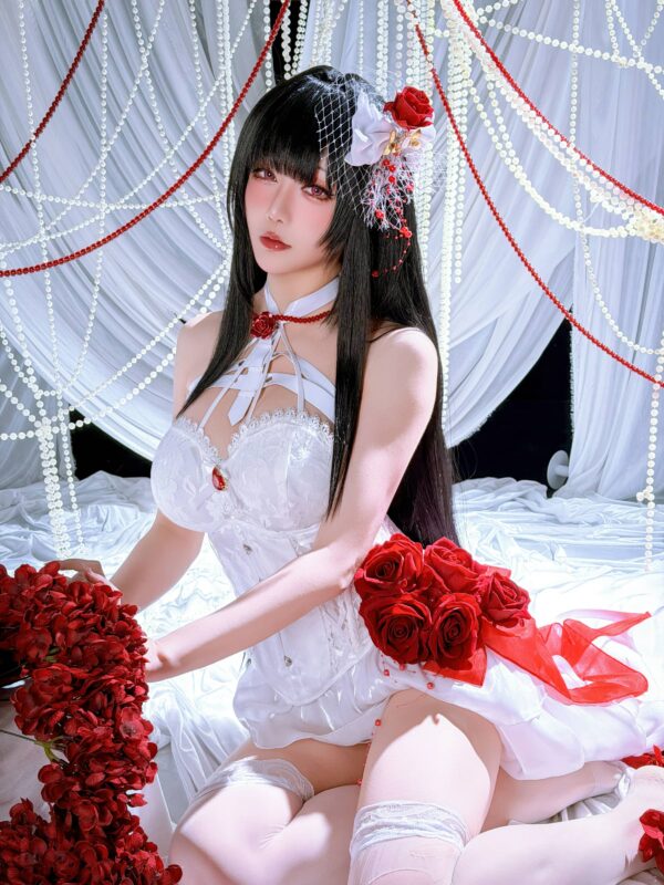 礼服版星之迟迟COS:米哈拉高贵冷艳与精致性感的完美呈现 礼服版星之迟迟COS:米哈拉高贵冷艳与精致性感的完美呈现