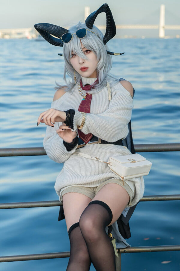 Rura高还原度海岸大片：鸣潮赞妮cos亮相横滨ANIMEK活动现场