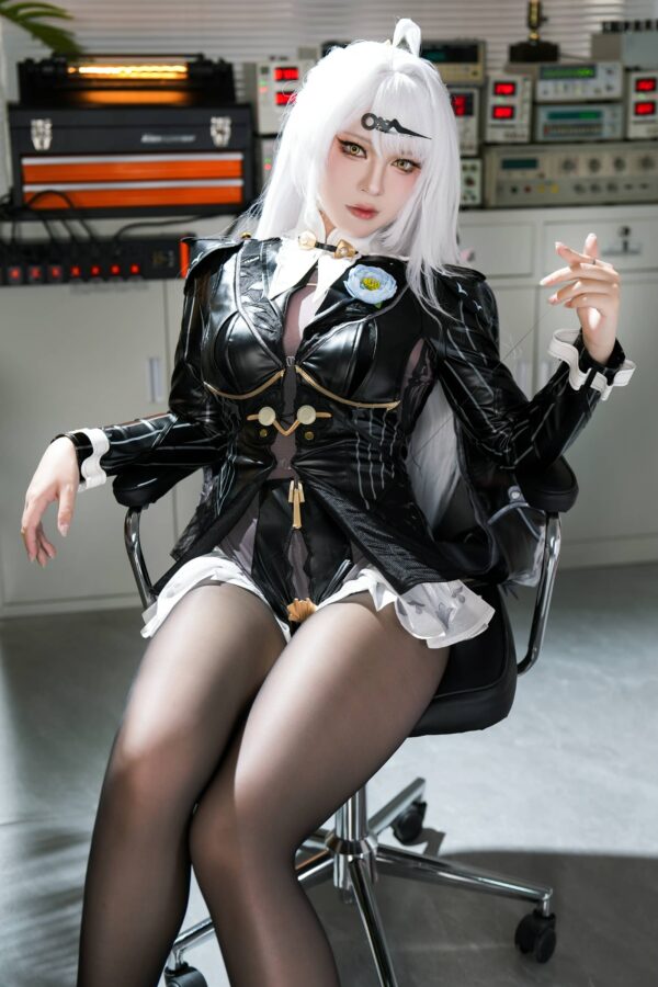 专业干练x冷艳气场:BANBANKO半半子仪玄cos办公室版赏析 专业干练x冷艳气场:BANBANKO半半子仪玄cos办公室版赏析