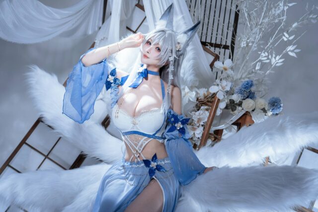 rioko凉凉子圣诞女孩COS:轻熟节日魅力与视觉张力完美呈现 rioko凉凉子圣诞女孩COS:轻熟节日魅力与视觉张力完美呈现