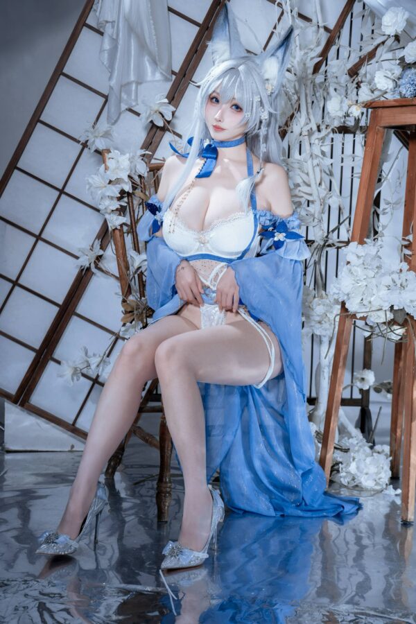 rioko凉凉子圣诞女孩COS:轻熟节日魅力与视觉张力完美呈现 rioko凉凉子圣诞女孩COS:轻熟节日魅力与视觉张力完美呈现