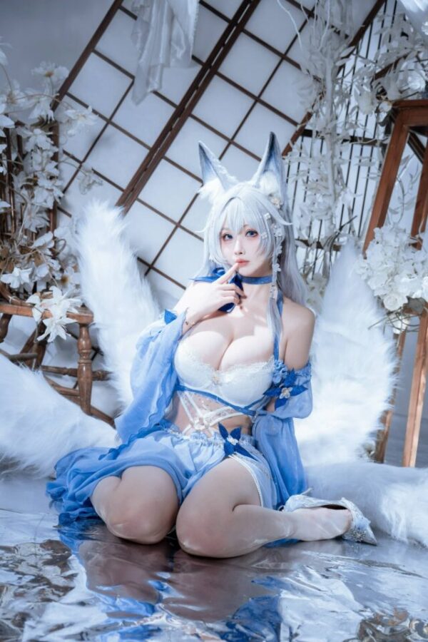 rioko凉凉子圣诞女孩COS:轻熟节日魅力与视觉张力完美呈现 rioko凉凉子圣诞女孩COS:轻熟节日魅力与视觉张力完美呈现